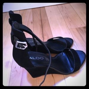 Aldo black strap wedge sandals!